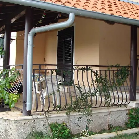 Apartment In Mali Vareski/istrien 8693